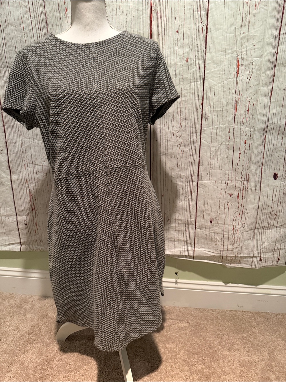 H&M Gray Textured Short-Sleeve Shift Dress